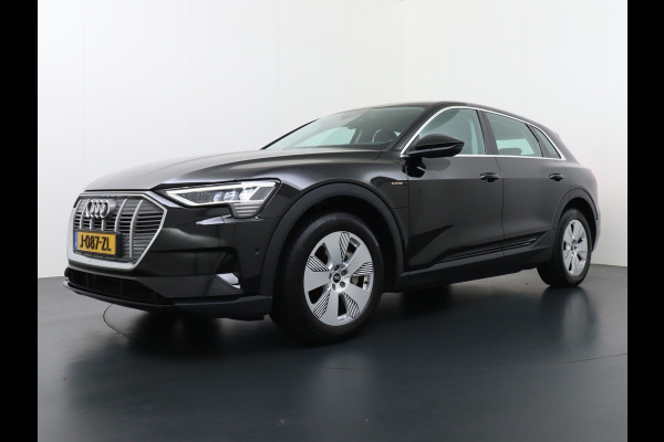 Audi e-tron ✅ 55 Quattro 95kWh 408PK AUT. Leder Luchtvering Audi-Sound-Sytem® Navi Park-assist PDC-a+v 19" LED Cruise Dab Virtual Cockpit Ke Elek.Achterklep Regen/Lichtsensor Bluetooth Wifi Grootste accu Fase 3 laden 1e Eigenaar Origineel Nederlandse Auto 1800KG trekvermogen