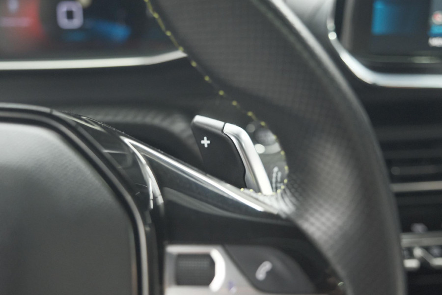 Peugeot 208 PureTech 130 GT-Line EAT8 | Camera | Panoramadak | Adaptieve Cruise Control
