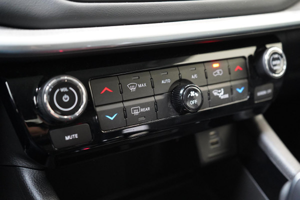 Jeep Compass 4xe 240 Plug-in Hybrid Electric S | Leder | Navigatie | Achteruitrijcamera | Stuurverwarming