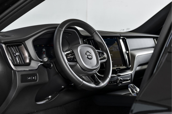 Volvo XC60 2.0 T6 Plug-in hybrid AWD Ultra Black Edition | S/K-Panodak | Elek. Trekhaak | Alarmklasse 3 | Dig. Cockpit | Adapt. Cruise | Memory Stoelen | Elek. Klep | Stoel-+stuurverw. | Camera | NAV+App. Connect | ECC | LM 21" | 0210