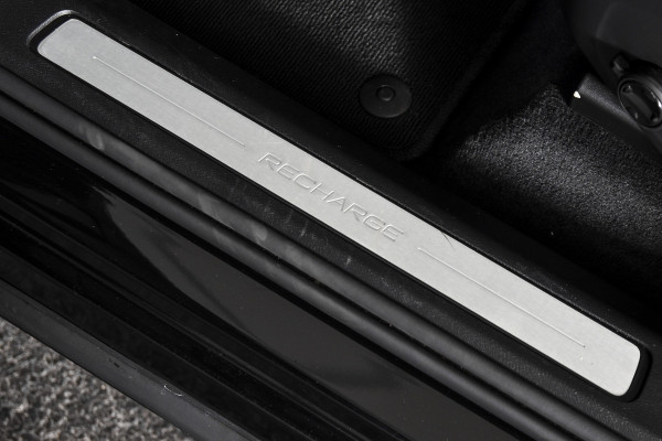 Volvo XC60 2.0 T6 Plug-in hybrid AWD Ultra Black Edition | S/K-Panodak | Elek. Trekhaak | Alarmklasse 3 | Dig. Cockpit | Adapt. Cruise | Memory Stoelen | Elek. Klep | Stoel-+stuurverw. | Camera | NAV+App. Connect | ECC | LM 21" | 0210