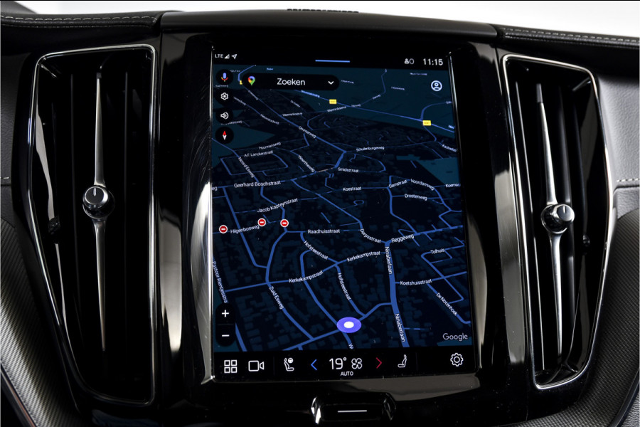 Volvo XC60 2.0 T6 Plug-in hybrid AWD Ultra Black Edition | S/K-Panodak | Elek. Trekhaak | Alarmklasse 3 | Dig. Cockpit | Adapt. Cruise | Memory Stoelen | Elek. Klep | Stoel-+stuurverw. | Camera | NAV+App. Connect | ECC | LM 21" | 0210