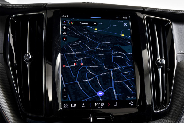 Volvo XC60 2.0 T6 Plug-in hybrid AWD Ultra Black Edition | S/K-Panodak | Elek. Trekhaak | Alarmklasse 3 | Dig. Cockpit | Adapt. Cruise | Memory Stoelen | Elek. Klep | Stoel-+stuurverw. | Camera | NAV+App. Connect | ECC | LM 21" | 0210