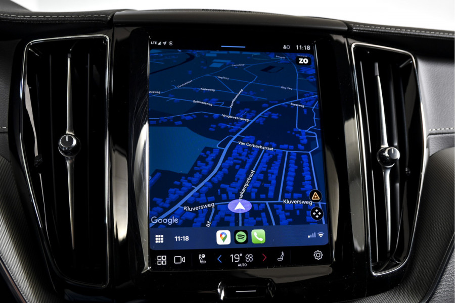 Volvo XC60 2.0 T6 Plug-in hybrid AWD Ultra Black Edition | S/K-Panodak | Elek. Trekhaak | Alarmklasse 3 | Dig. Cockpit | Adapt. Cruise | Memory Stoelen | Elek. Klep | Stoel-+stuurverw. | Camera | NAV+App. Connect | ECC | LM 21" | 0210