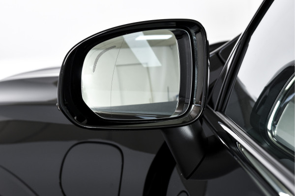 Volvo XC60 2.0 T6 Plug-in hybrid AWD Ultra Black Edition | S/K-Panodak | Elek. Trekhaak | Alarmklasse 3 | Dig. Cockpit | Adapt. Cruise | Memory Stoelen | Elek. Klep | Stoel-+stuurverw. | Camera | NAV+App. Connect | ECC | LM 21" | 0210