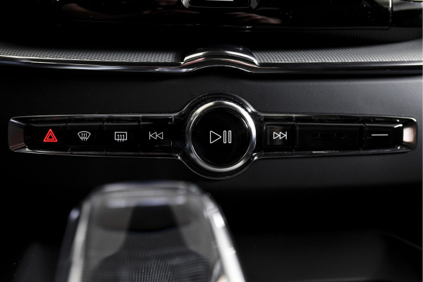 Volvo XC60 2.0 T6 Plug-in hybrid AWD Ultra Black Edition | S/K-Panodak | Elek. Trekhaak | Alarmklasse 3 | Dig. Cockpit | Adapt. Cruise | Memory Stoelen | Elek. Klep | Stoel-+stuurverw. | Camera | NAV+App. Connect | ECC | LM 21" | 0210