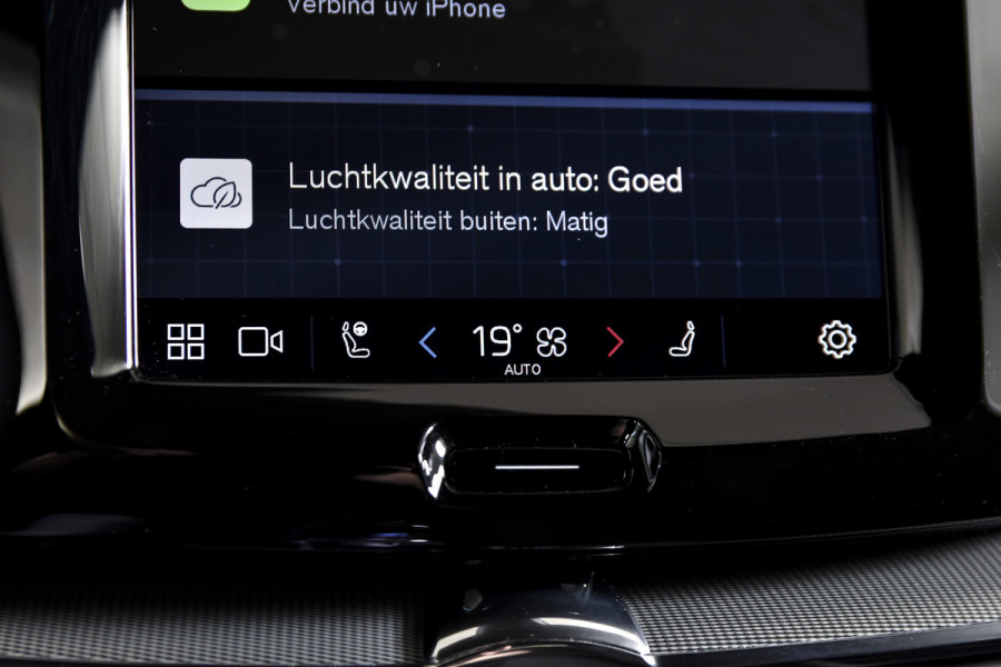 Volvo XC60 2.0 T6 Plug-in hybrid AWD Ultra Black Edition | S/K-Panodak | Elek. Trekhaak | Alarmklasse 3 | Dig. Cockpit | Adapt. Cruise | Memory Stoelen | Elek. Klep | Stoel-+stuurverw. | Camera | NAV+App. Connect | ECC | LM 21" | 0210