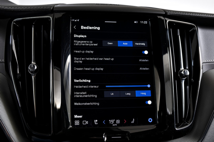 Volvo XC60 2.0 T6 Plug-in hybrid AWD Ultra Black Edition | S/K-Panodak | Elek. Trekhaak | Alarmklasse 3 | Dig. Cockpit | Adapt. Cruise | Memory Stoelen | Elek. Klep | Stoel-+stuurverw. | Camera | NAV+App. Connect | ECC | LM 21" | 0210
