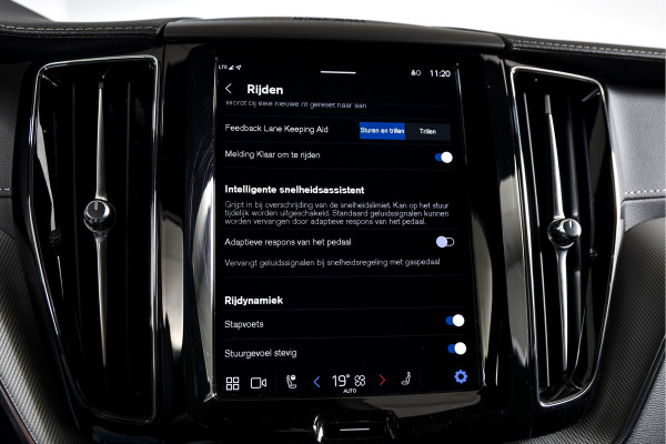 Volvo XC60 2.0 T6 Plug-in hybrid AWD Ultra Black Edition | S/K-Panodak | Elek. Trekhaak | Alarmklasse 3 | Dig. Cockpit | Adapt. Cruise | Memory Stoelen | Elek. Klep | Stoel-+stuurverw. | Camera | NAV+App. Connect | ECC | LM 21" | 0210
