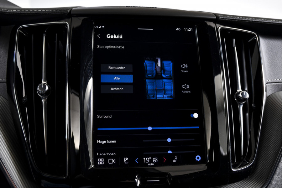 Volvo XC60 2.0 T6 Plug-in hybrid AWD Ultra Black Edition | S/K-Panodak | Elek. Trekhaak | Alarmklasse 3 | Dig. Cockpit | Adapt. Cruise | Memory Stoelen | Elek. Klep | Stoel-+stuurverw. | Camera | NAV+App. Connect | ECC | LM 21" | 0210