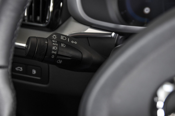 Volvo XC60 2.0 T6 Plug-in hybrid AWD Ultra Black Edition | S/K-Panodak | Elek. Trekhaak | Alarmklasse 3 | Dig. Cockpit | Adapt. Cruise | Memory Stoelen | Elek. Klep | Stoel-+stuurverw. | Camera | NAV+App. Connect | ECC | LM 21" | 0210