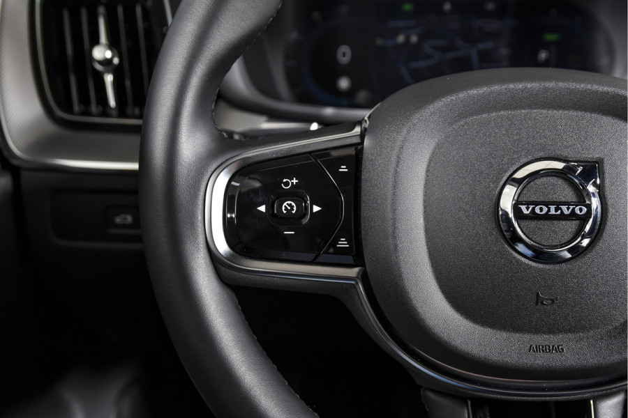 Volvo XC60 2.0 T6 Plug-in hybrid AWD Ultra Black Edition | S/K-Panodak | Elek. Trekhaak | Alarmklasse 3 | Dig. Cockpit | Adapt. Cruise | Memory Stoelen | Elek. Klep | Stoel-+stuurverw. | Camera | NAV+App. Connect | ECC | LM 21" | 0210