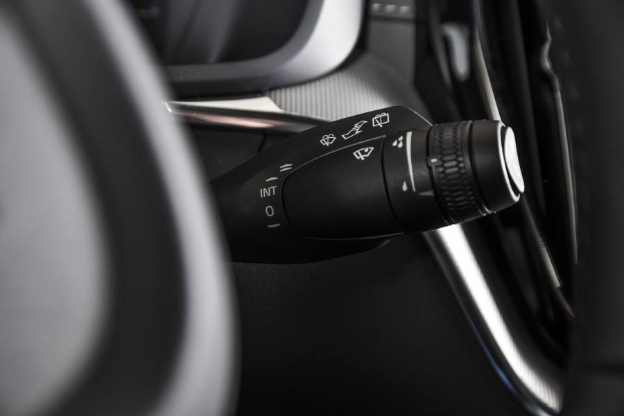 Volvo XC60 2.0 T6 Plug-in hybrid AWD Ultra Black Edition | S/K-Panodak | Elek. Trekhaak | Alarmklasse 3 | Dig. Cockpit | Adapt. Cruise | Memory Stoelen | Elek. Klep | Stoel-+stuurverw. | Camera | NAV+App. Connect | ECC | LM 21" | 0210