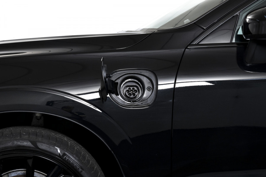 Volvo XC60 2.0 T6 Plug-in hybrid AWD Ultra Black Edition | S/K-Panodak | Elek. Trekhaak | Alarmklasse 3 | Dig. Cockpit | Adapt. Cruise | Memory Stoelen | Elek. Klep | Stoel-+stuurverw. | Camera | NAV+App. Connect | ECC | LM 21" | 0210