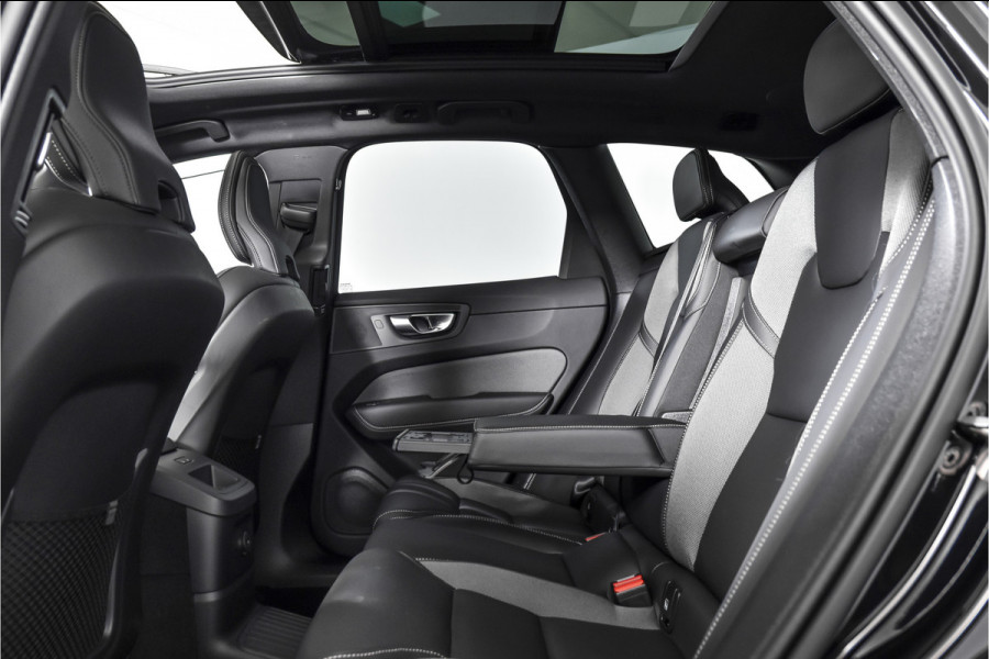 Volvo XC60 2.0 T6 Plug-in hybrid AWD Ultra Black Edition | S/K-Panodak | Elek. Trekhaak | Alarmklasse 3 | Dig. Cockpit | Adapt. Cruise | Memory Stoelen | Elek. Klep | Stoel-+stuurverw. | Camera | NAV+App. Connect | ECC | LM 21" | 0210