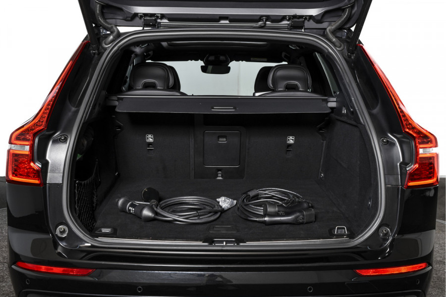 Volvo XC60 2.0 T6 Plug-in hybrid AWD Ultra Black Edition | S/K-Panodak | Elek. Trekhaak | Alarmklasse 3 | Dig. Cockpit | Adapt. Cruise | Memory Stoelen | Elek. Klep | Stoel-+stuurverw. | Camera | NAV+App. Connect | ECC | LM 21" | 0210