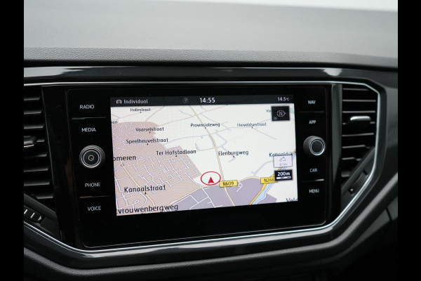 Volkswagen T-Roc 2.0 TSI 4Motion Sport 190pk DSG | Panodak | Adaptive Cruise | Camera | LED Koplampen | Navi | Stuur\Stoelverwaming | Spraakbediening |