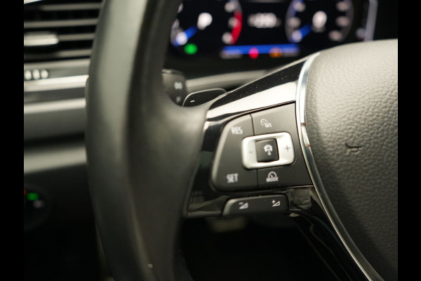 Volkswagen T-Roc 2.0 TSI 4Motion Sport 190pk DSG | Panodak | Adaptive Cruise | Camera | LED Koplampen | Navi | Stuur\Stoelverwaming | Spraakbediening |