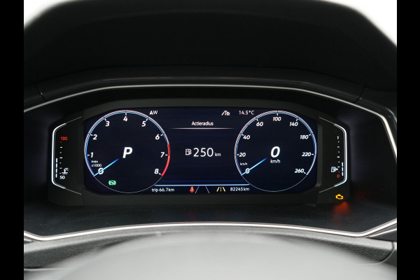 Volkswagen T-Roc 2.0 TSI 4Motion Sport 190pk DSG | Panodak | Adaptive Cruise | Camera | LED Koplampen | Navi | Stuur\Stoelverwaming | Spraakbediening |