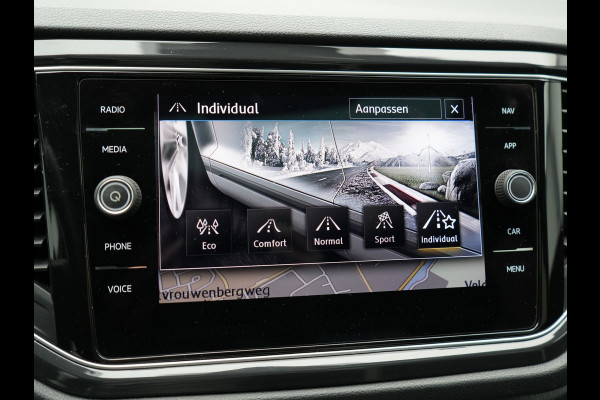 Volkswagen T-Roc 2.0 TSI 4Motion Sport 190pk DSG | Panodak | Adaptive Cruise | Camera | LED Koplampen | Navi | Stuur\Stoelverwaming | Spraakbediening |