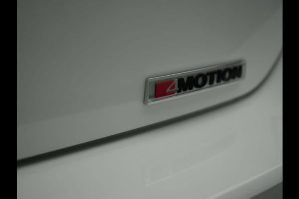 Volkswagen T-Roc 2.0 TSI 4Motion Sport 190pk DSG | Panodak | Adaptive Cruise | Camera | LED Koplampen | Navi | Stuur\Stoelverwaming | Spraakbediening |