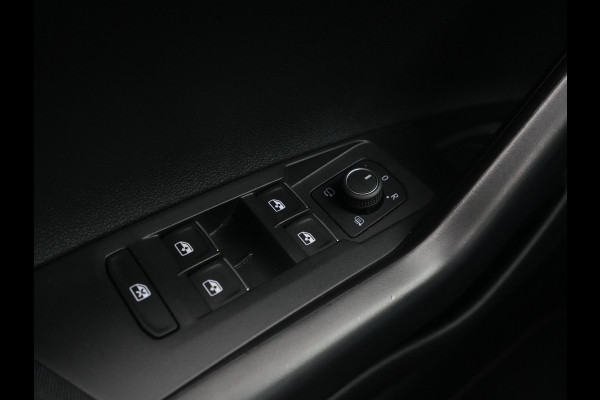 Volkswagen Taigo 1.5 TSI 150pk DSG R-Line Panorama Camera Keyless Carplay Navigatie Sideassist