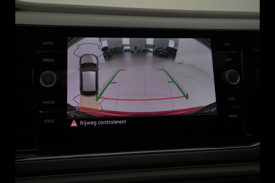 Volkswagen Taigo 1.5 TSI 150pk DSG R-Line Panorama Camera Keyless Carplay Navigatie Sideassist