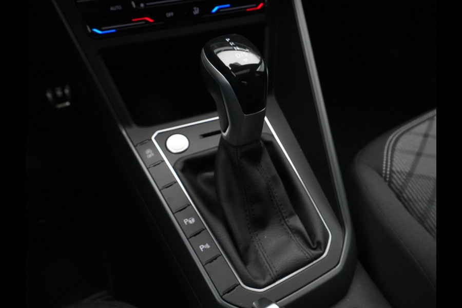 Volkswagen Taigo 1.5 TSI 150pk DSG R-Line Panorama Camera Keyless Carplay Navigatie Sideassist