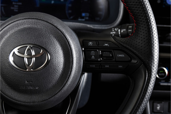 Toyota Yaris Cross 1.5 Hybrid 130 GR Sport Automaat (Nieuw model) | Dig.Cockpit | Adapt.Cruise | Head-up | Stoel+Stuurverw. | 360 Camera | PDC + NAV + App.Connect (Draadloos) | ECC | LM 18" | 3478