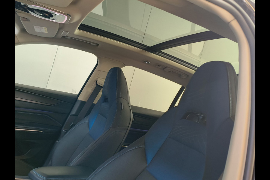 Lynk & Co 01 1.5 261PK Plug-in Hybrid * 360* camera Pano/dak Apple/Carplay Adaptive/Cruise Rijklaar + 12 maanden Bovag-garantie Henk Jongen Auto's in Helmond,  al 50 jaar service zoals 't hoort!