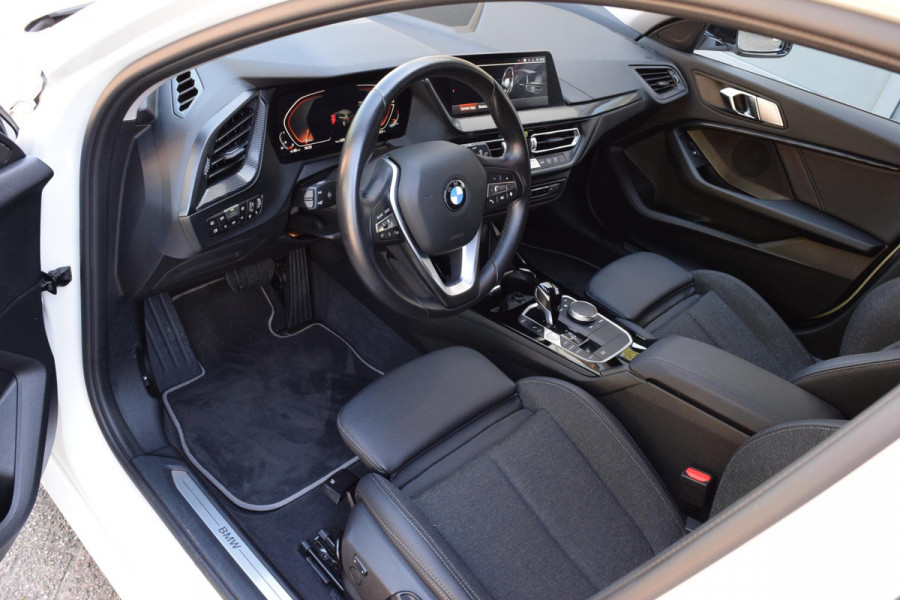 BMW 1-serie 118i Bus.Ed.17"|Sportst.|Led|Digitaal|Carplay|