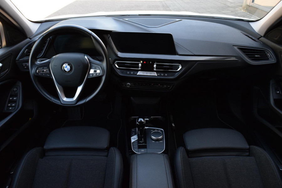 BMW 1-serie 118i Bus.Ed.17"|Sportst.|Led|Digitaal|Carplay|