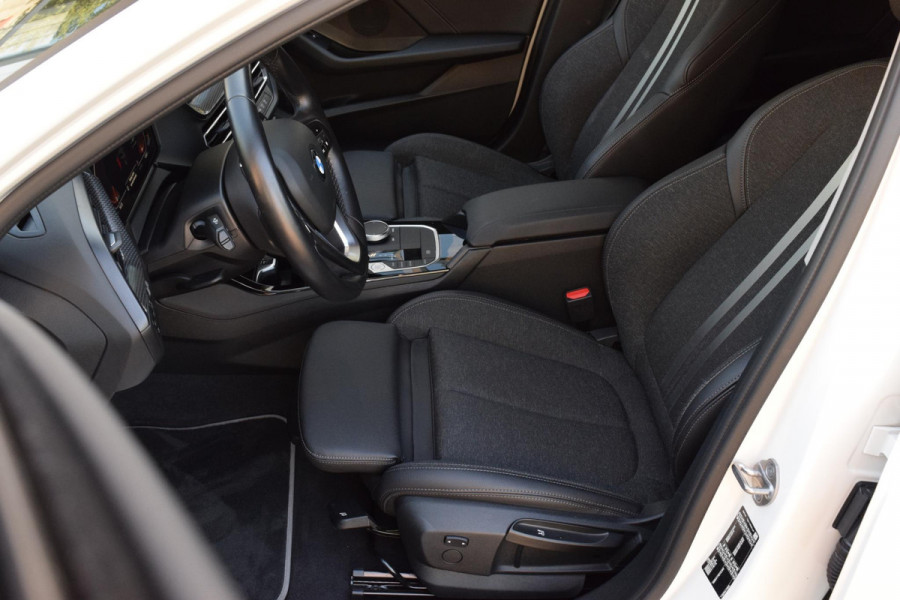 BMW 1-serie 118i Bus.Ed.17"|Sportst.|Led|Digitaal|Carplay|