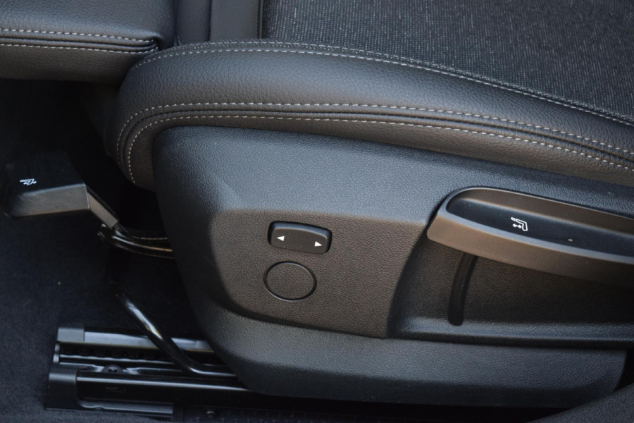 BMW 1-serie 118i Bus.Ed.17"|Sportst.|Led|Digitaal|Carplay|