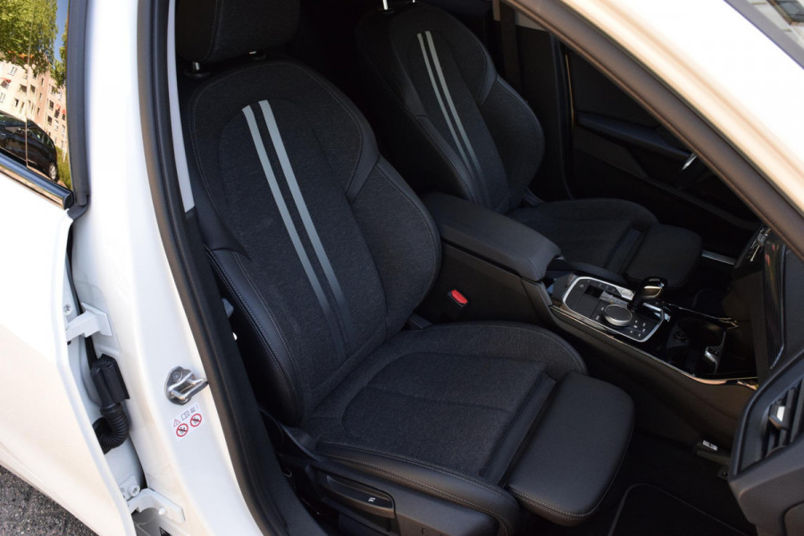 BMW 1-serie 118i Bus.Ed.17"|Sportst.|Led|Digitaal|Carplay|