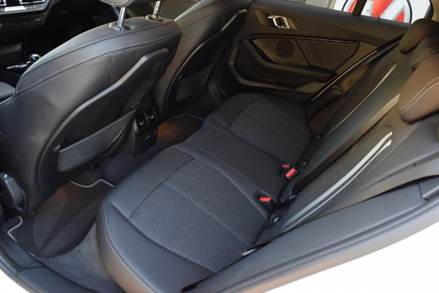 BMW 1-serie 118i Bus.Ed.17"|Sportst.|Led|Digitaal|Carplay|
