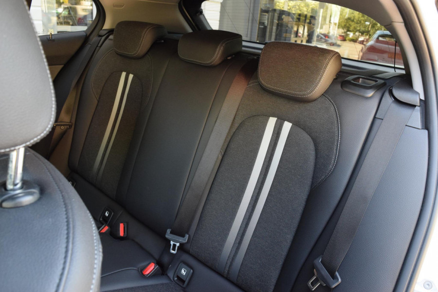BMW 1-serie 118i Bus.Ed.17"|Sportst.|Led|Digitaal|Carplay|