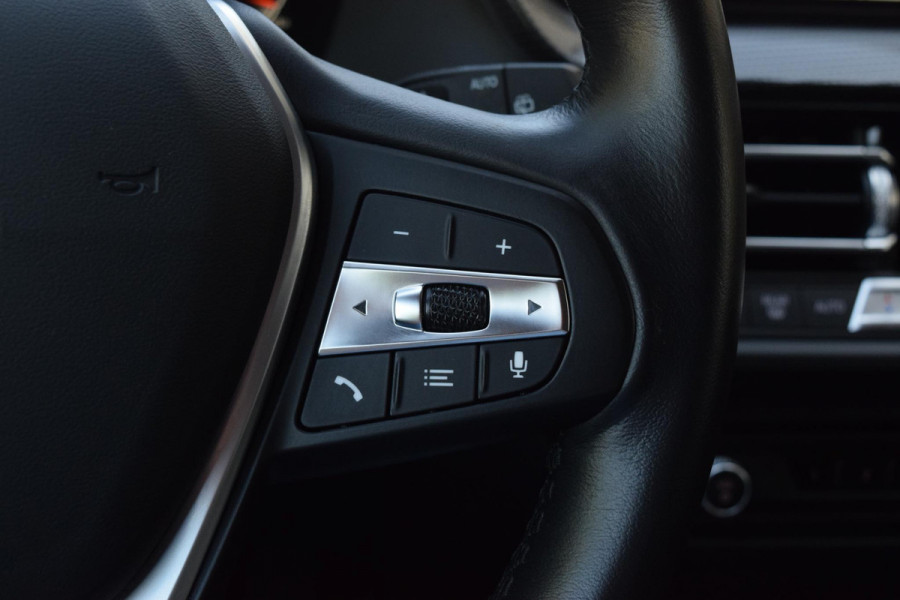 BMW 1-serie 118i Bus.Ed.17"|Sportst.|Led|Digitaal|Carplay|