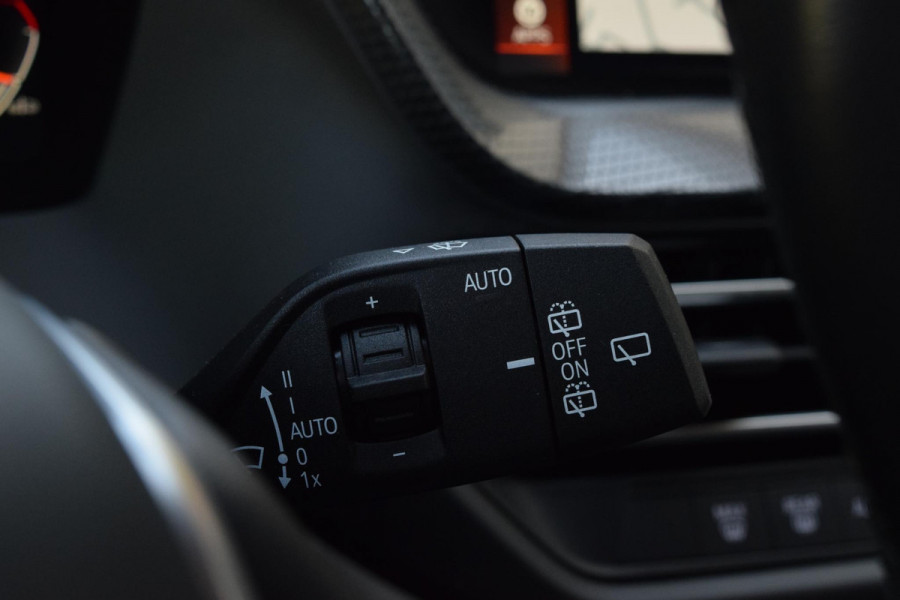 BMW 1-serie 118i Bus.Ed.17"|Sportst.|Led|Digitaal|Carplay|