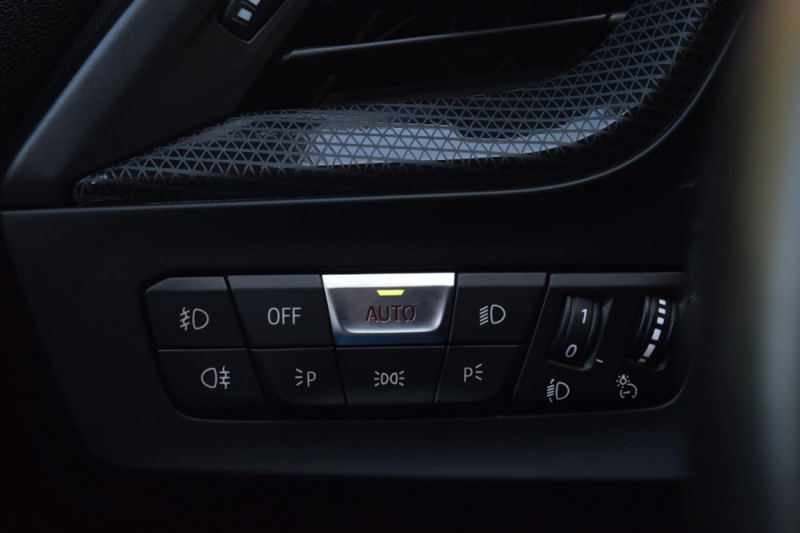 BMW 1-serie 118i Bus.Ed.17"|Sportst.|Led|Digitaal|Carplay|