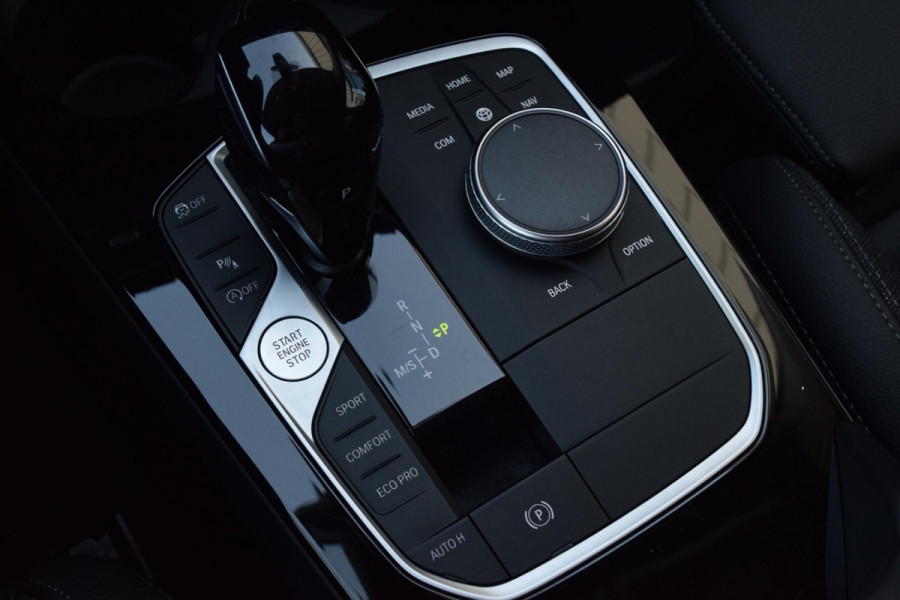 BMW 1-serie 118i Bus.Ed.17"|Sportst.|Led|Digitaal|Carplay|
