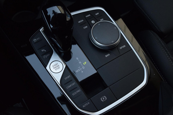 BMW 1-serie 118i Bus.Ed.17"|Sportst.|Led|Digitaal|Carplay|