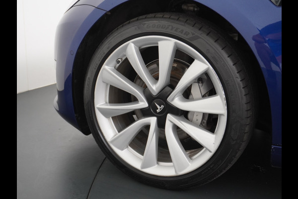 Tesla Model 3 Long Range AWD 75kWh 463PK Lmv 19" Ivoor Interieur FSD-Full Self Driving Computer-3 Premium Audio 4wd AutoPilot Panoramadak Came Stoel en achterbank verwarming Electr.Stoelen+Memory+Easy-Entry WiFi Origineel Nederlandse auto Grootste accu Tot 16,5kwh thuis laden. Accu/Motor Garantie tot 29-12-2027 max 192.000km