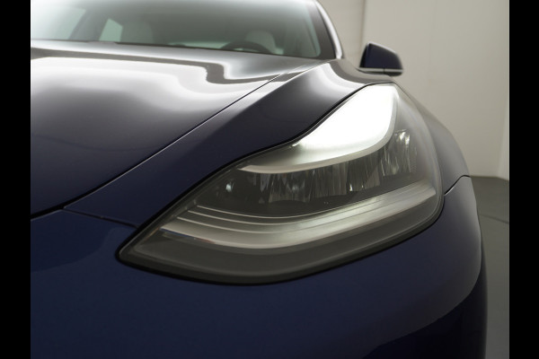 Tesla Model 3 Long Range AWD 75kWh 463PK Lmv 19" Ivoor Interieur FSD-Full Self Driving Computer-3 Premium Audio 4wd AutoPilot Panoramadak Came Stoel en achterbank verwarming Electr.Stoelen+Memory+Easy-Entry WiFi Origineel Nederlandse auto Grootste accu Tot 16,5kwh thuis laden. Accu/Motor Garantie tot 29-12-2027 max 192.000km