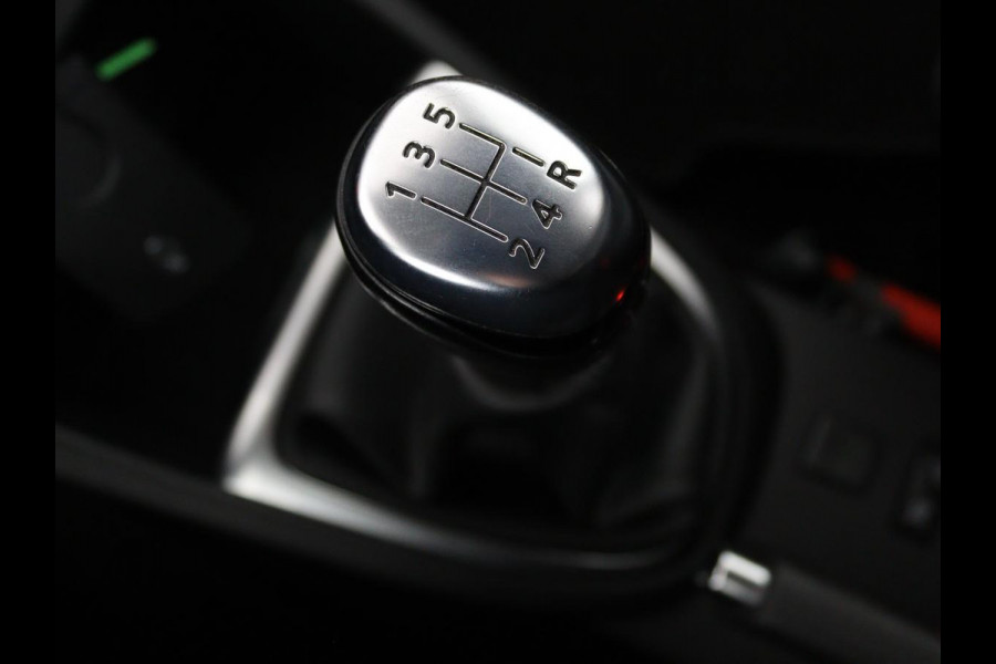 Renault Captur 0.9 TCe Edition One | Leder | Achteruitrijcamera | Stoelverwarming | Navigatie | Cruise Control | Apple CarPlay | keyless entry | DAB | LMV