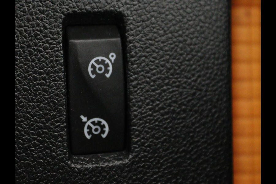 Renault Captur 0.9 TCe Edition One | Leder | Achteruitrijcamera | Stoelverwarming | Navigatie | Cruise Control | Apple CarPlay | keyless entry | DAB | LMV