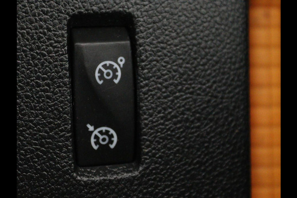 Renault Captur 0.9 TCe Edition One | Leder | Achteruitrijcamera | Stoelverwarming | Navigatie | Cruise Control | Apple CarPlay | keyless entry | DAB | LMV