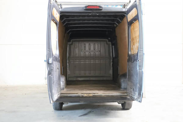 Peugeot Boxer 2.2 BlueHDi 165PK L3/H2 PDC CAMERA NAVI AIRCO IMPERIAAL LEASE V/A € 122,- p.m. INRUIL MOGELIJK