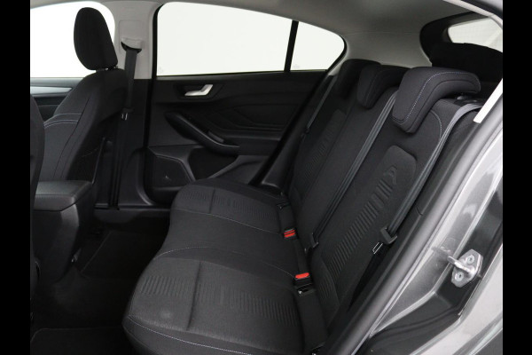 Ford Focus 1.5 EcoBoost Active Business | Trekhaak | Apple CarPlay | Stoel & Stuurverwarming | Navigatie | Cruise Control Adaptief | LED | LMV