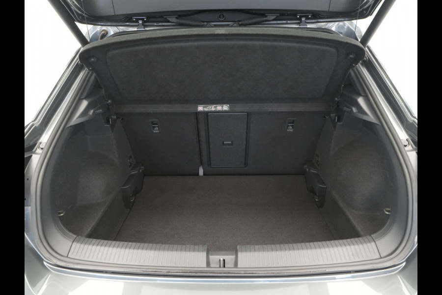 Volkswagen T-Roc 1.5 TSI 150pk Sport Business R Line Navigatie Trekhaak Camera Elek. kofferklep 204